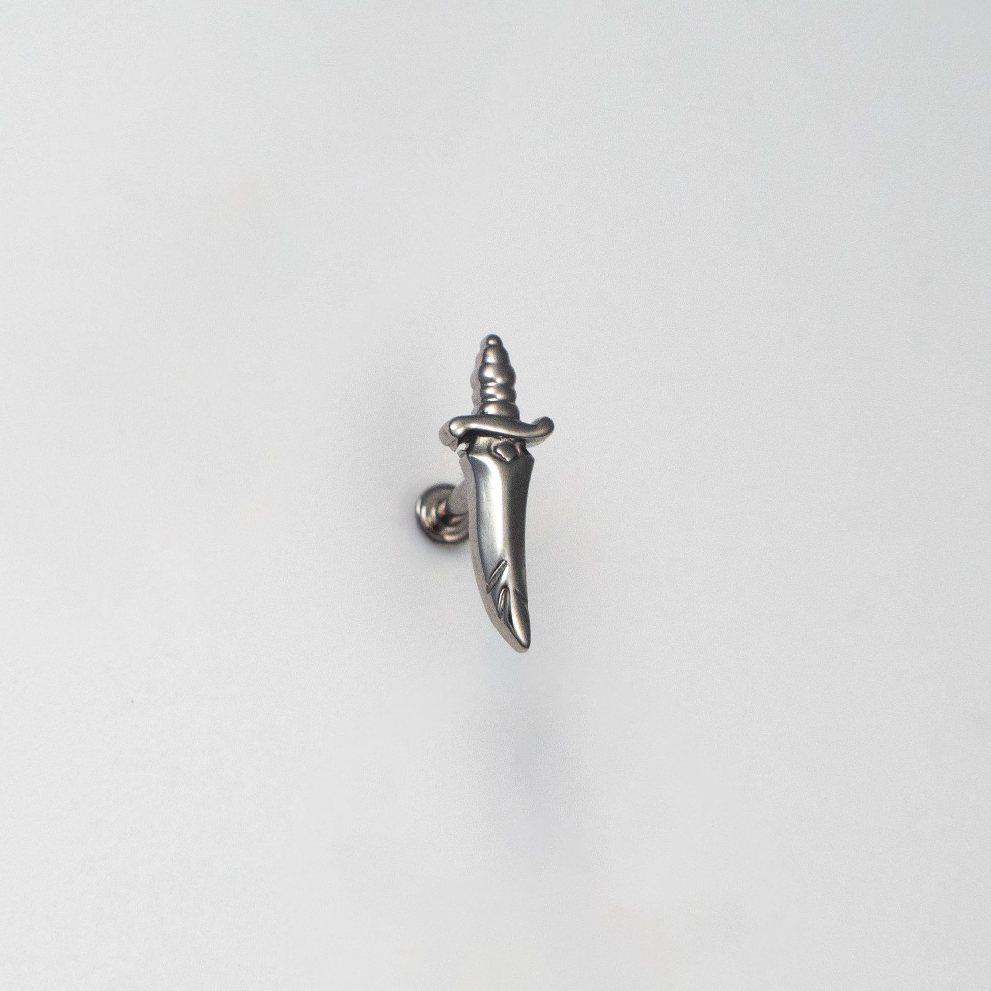 DAGGER FLATBACK STUD
